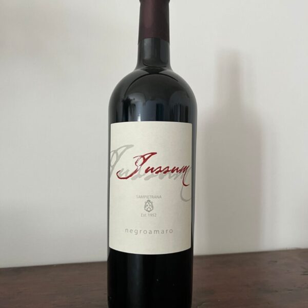 IUSSUM Negroamaro Cantina Sampietrana